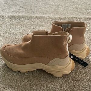 Sorel shoes size 8.5 woman brand new without box.